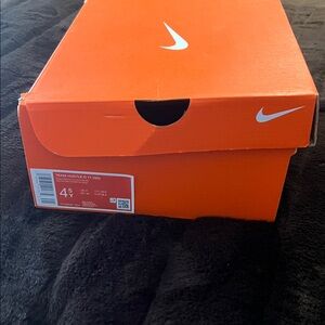 Nike Team Hustle D11 kids sz 4.5
